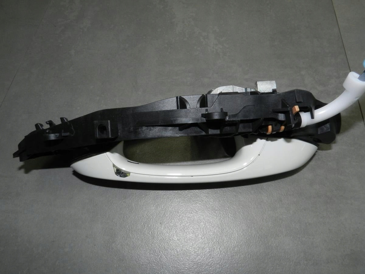 BMW 8 G15 HANDLE RIGHT LED A300