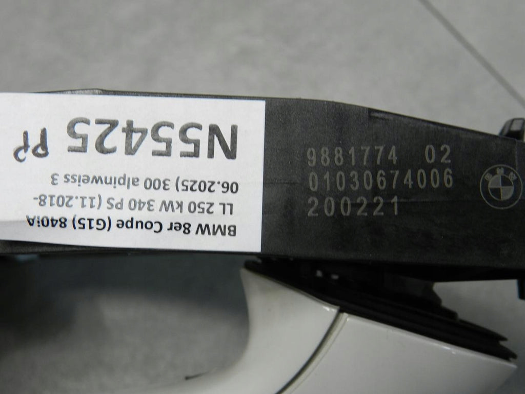 BMW 8 G15 HANDLE RIGHT LED A300