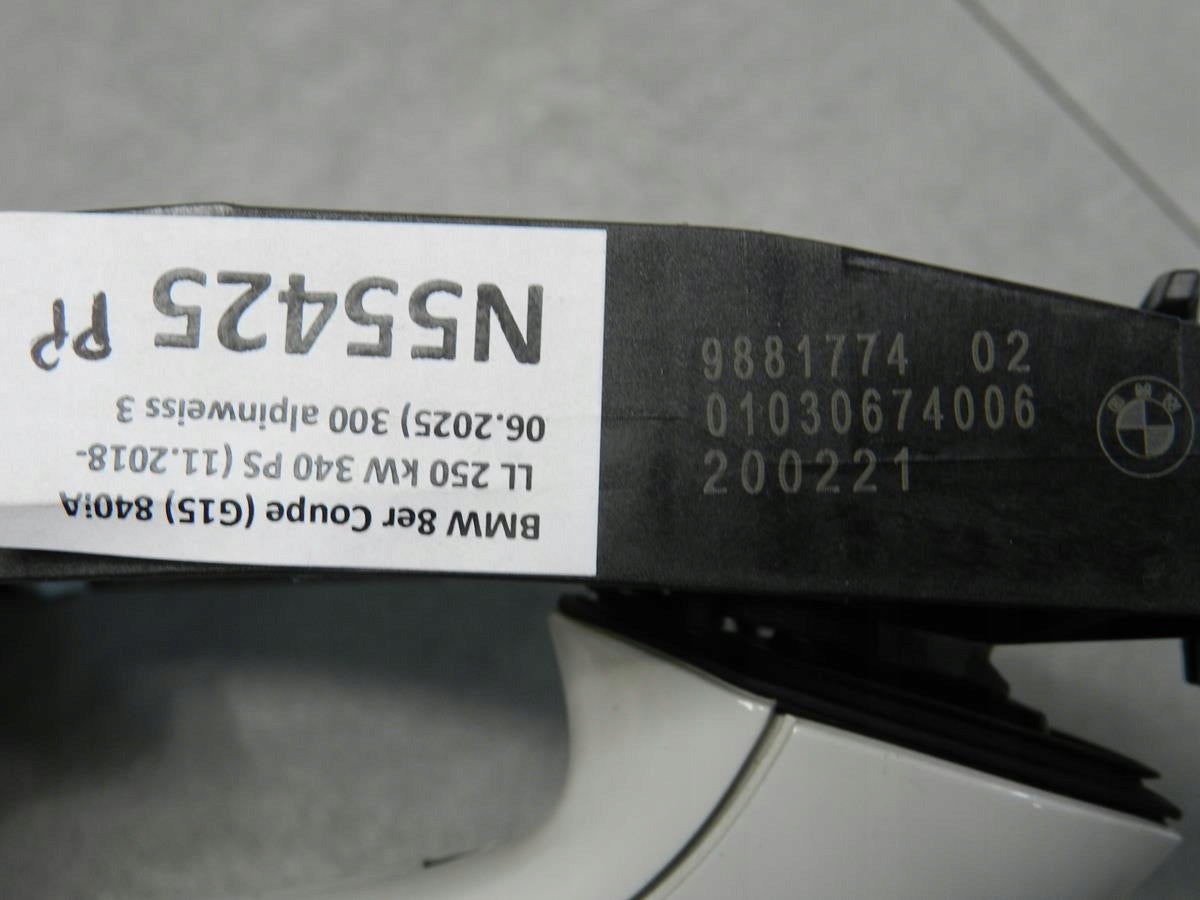 BMW 8 G15 HANDLE RIGHT LED A300