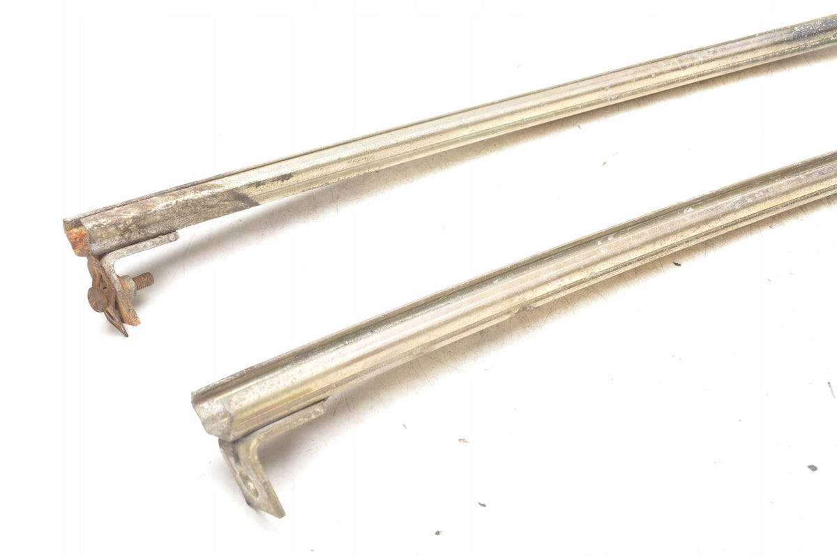 BMW E24 WINDOW GUIDE RIGHT FRONT SET