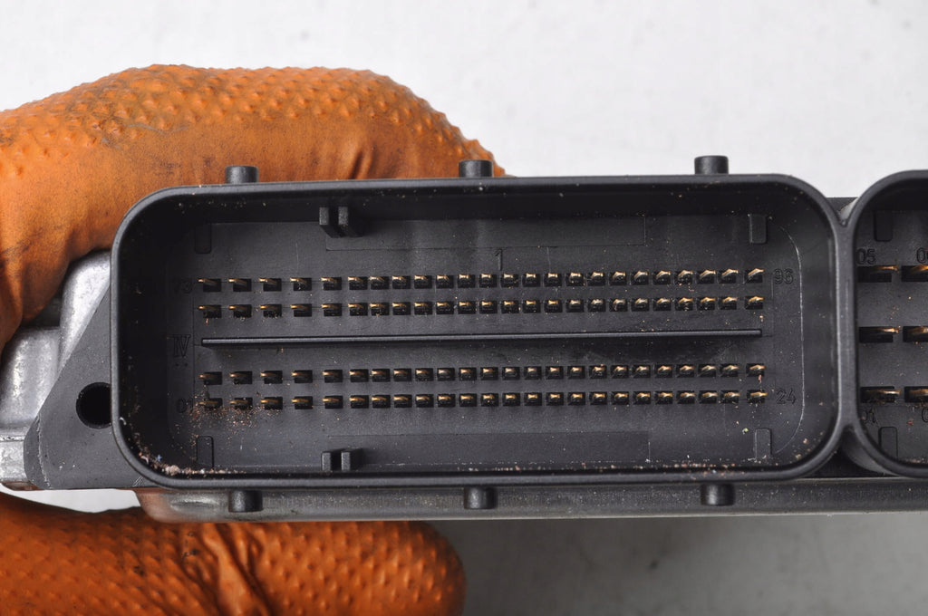 BMW E87 2.0 D ENGINE COMPUTER 8506374-01