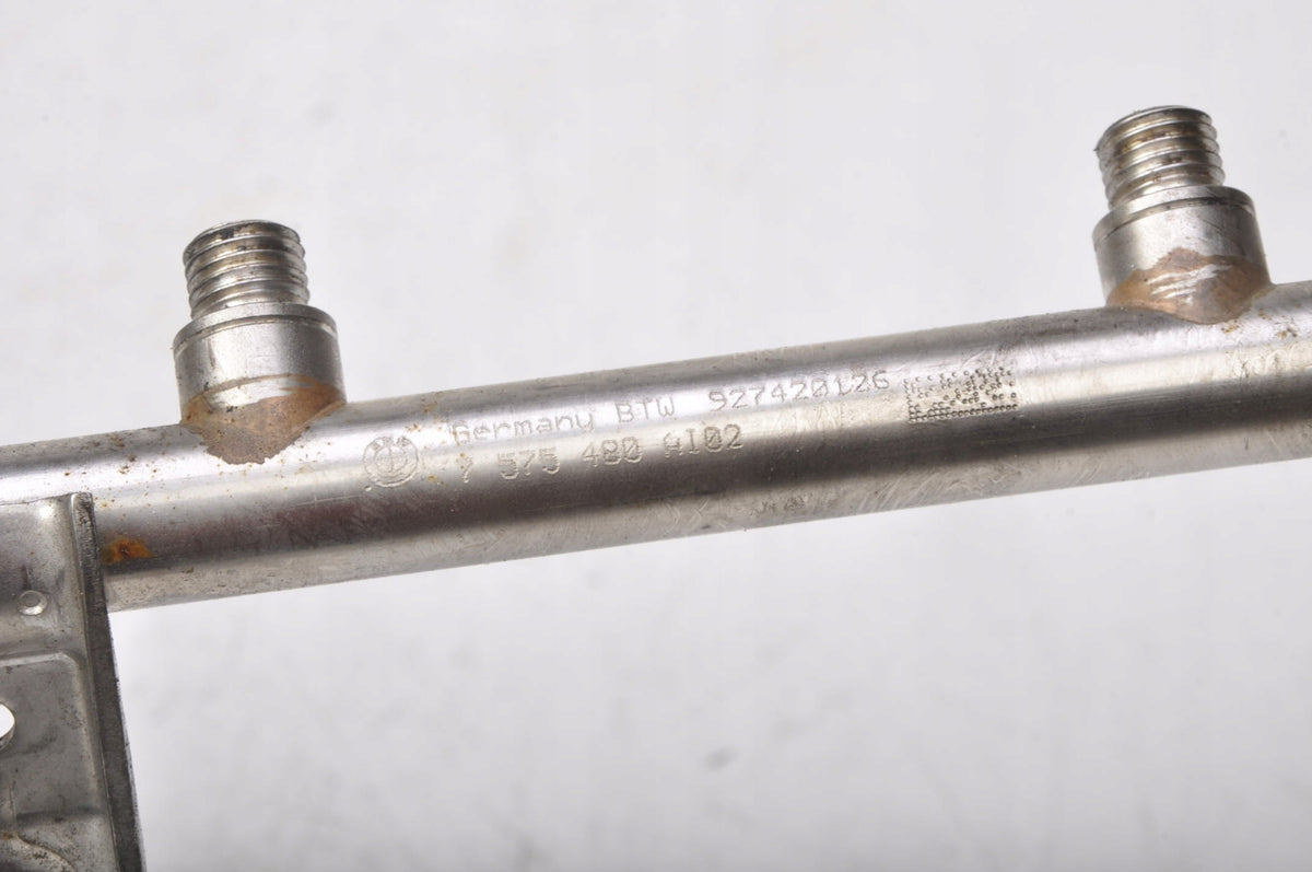 BMW E88 3.0 INJECTION RAIL 7575490