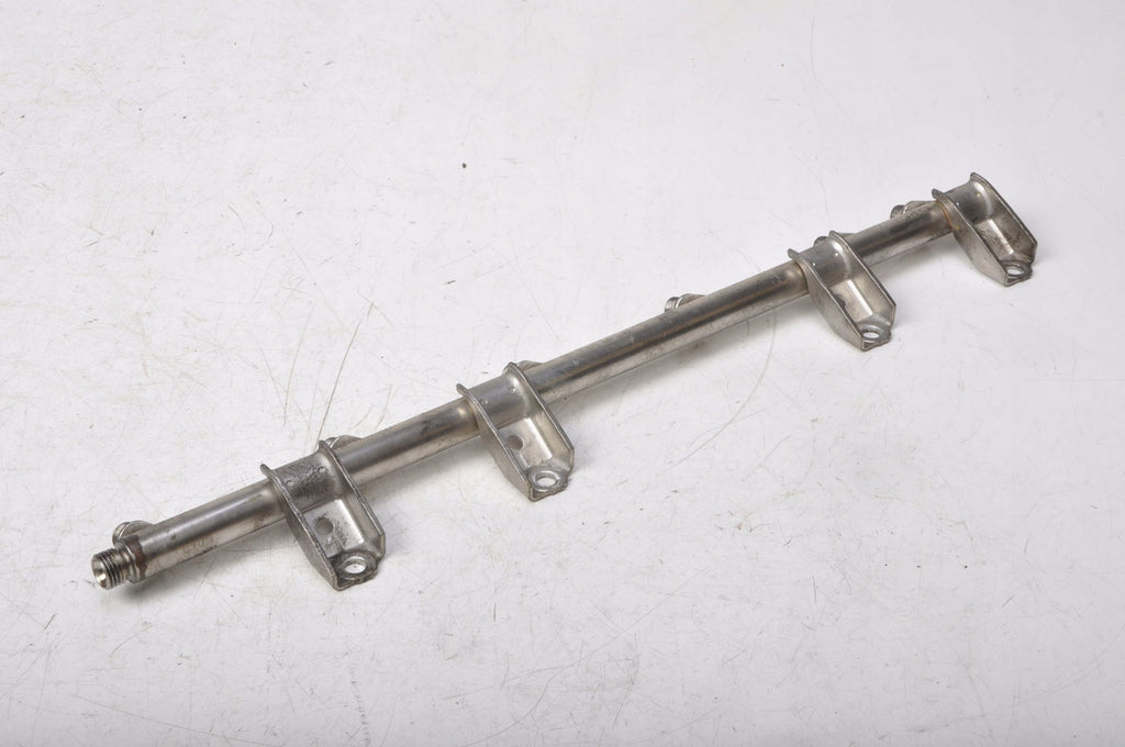 BMW E88 3.0 INJECTION RAIL 7575490