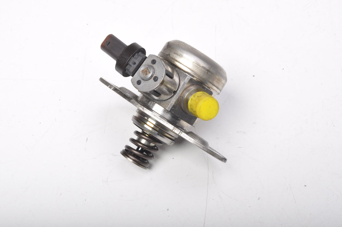 BMW F22 218i 1.5 FUEL PUMP 7642466