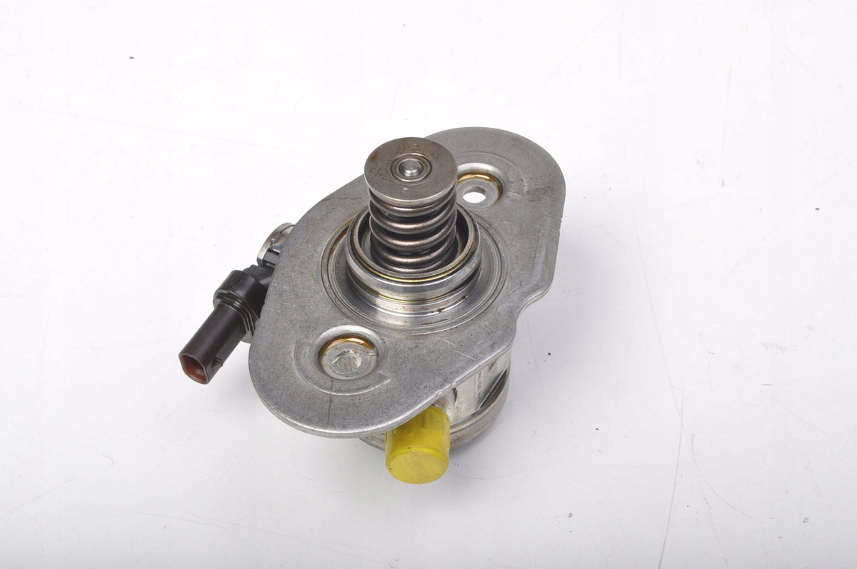 BMW F22 218i 1.5 FUEL PUMP 7642466