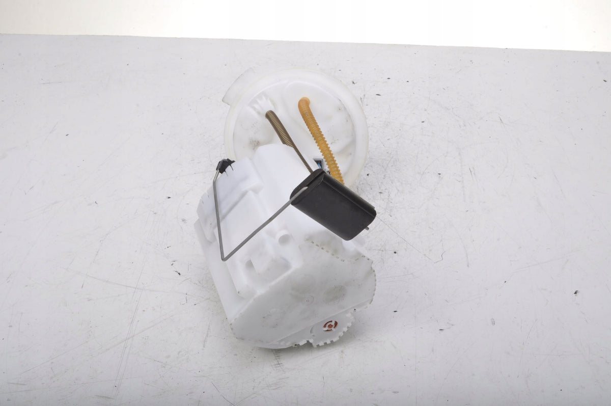 BMW F40 M135i 2.0 FUEL PUMP 7300472 21R