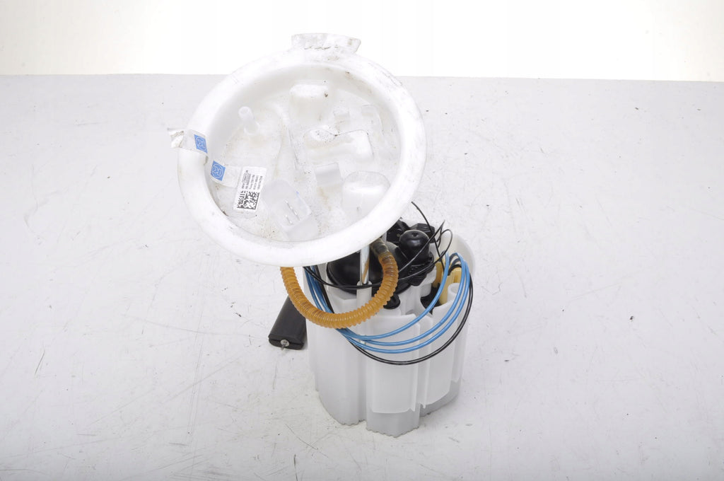 BMW F40 M135i 2.0 FUEL PUMP 7300472 21R