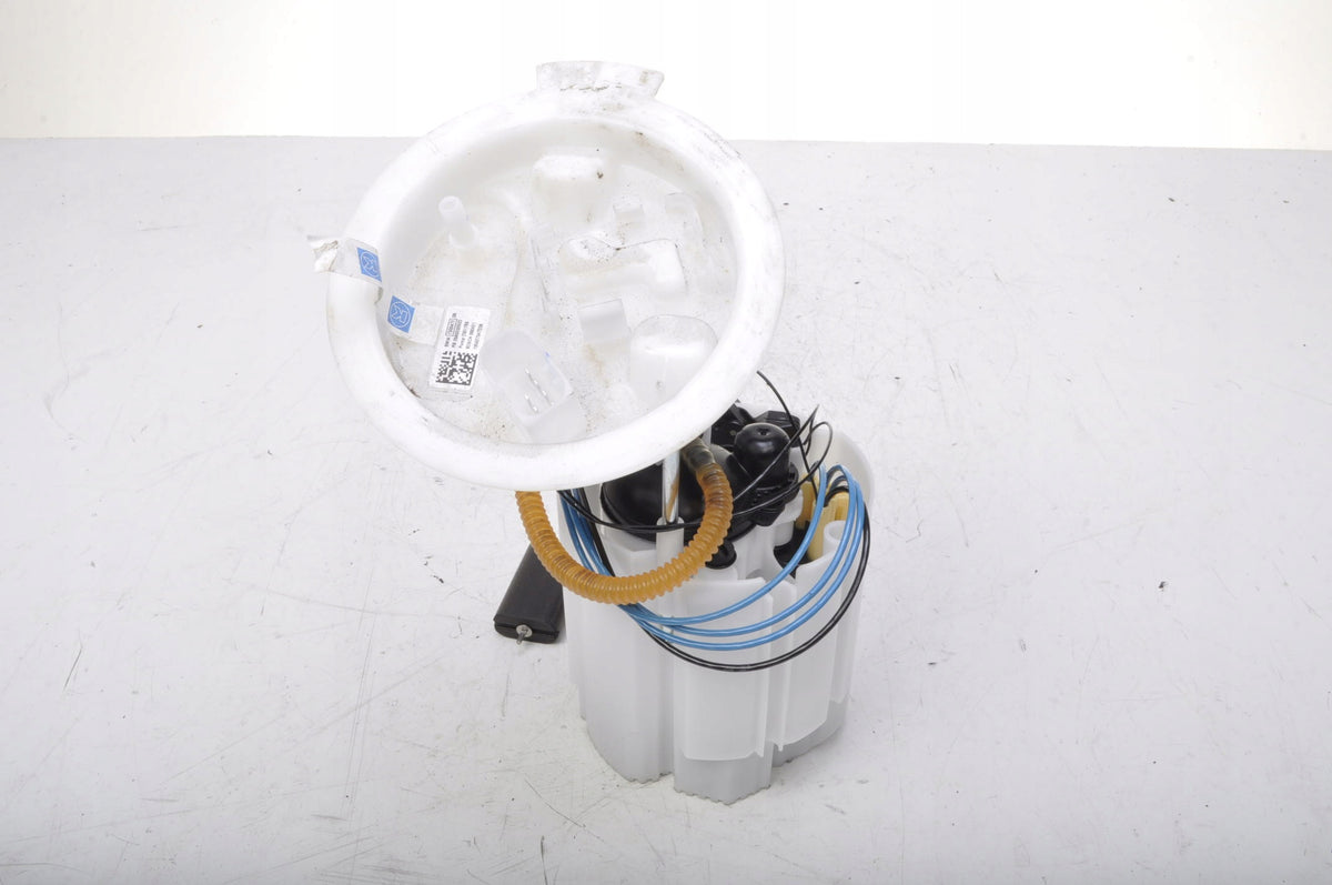 BMW F40 M135i 2.0 FUEL PUMP 7300472 21R