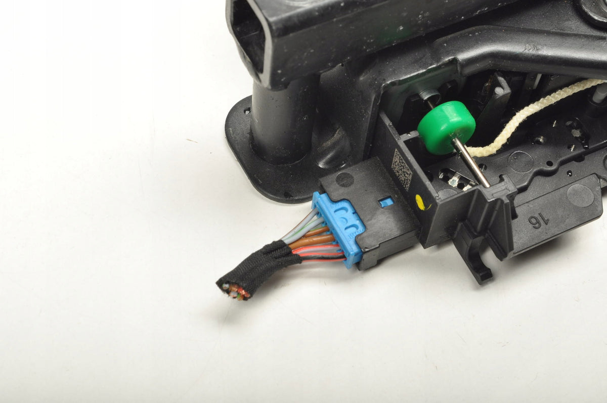 BMW G26 TAILGATE LOCK 9851910