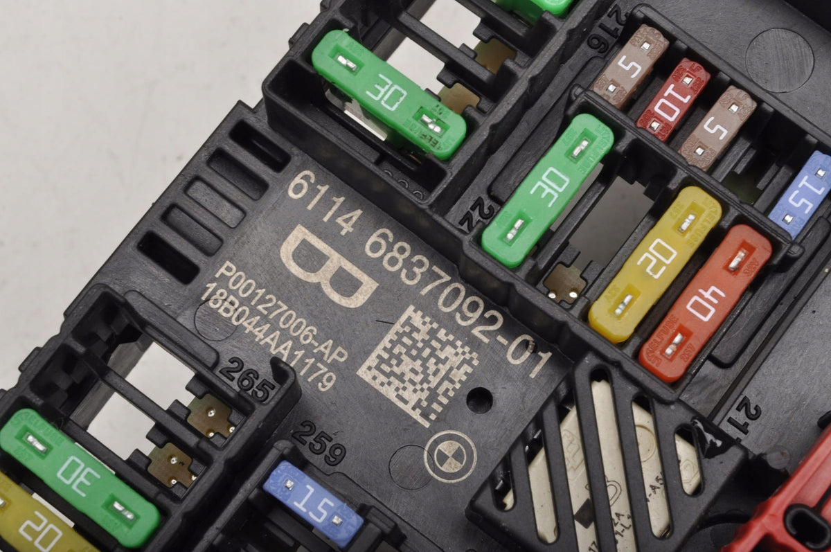 BMW G31 FUSE BOX 6837092