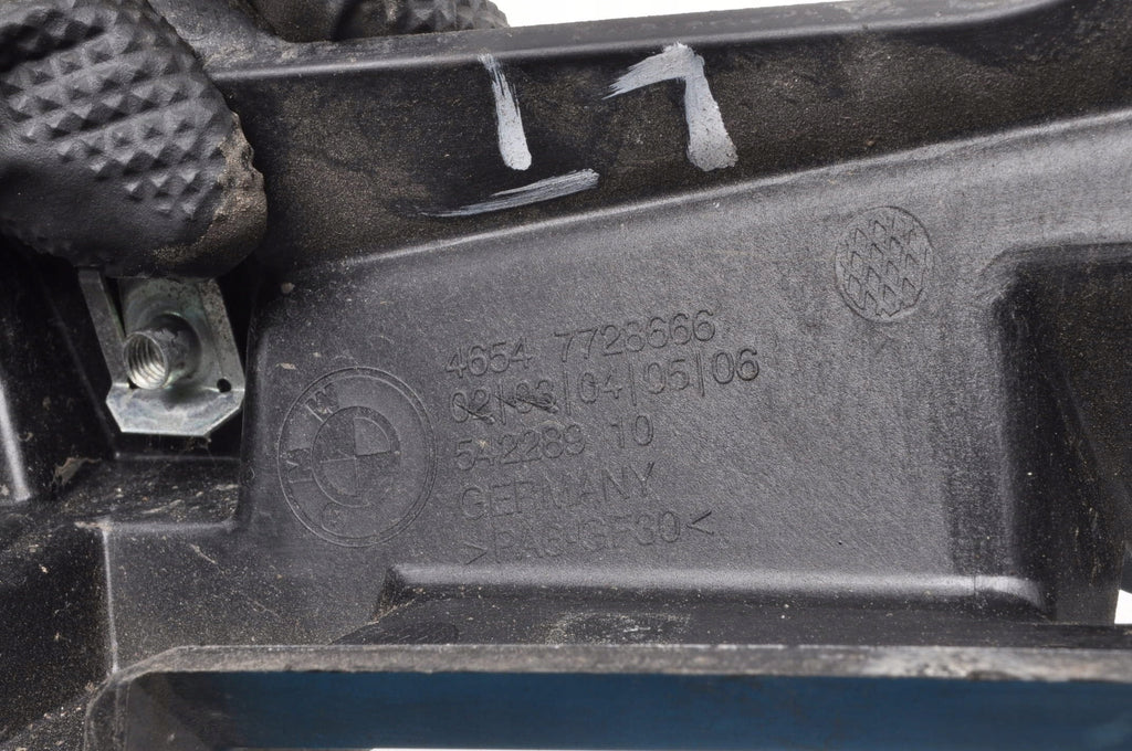 BMW R 1200 RT TRUNK MOUNT BRACKET RIGHT 7728666