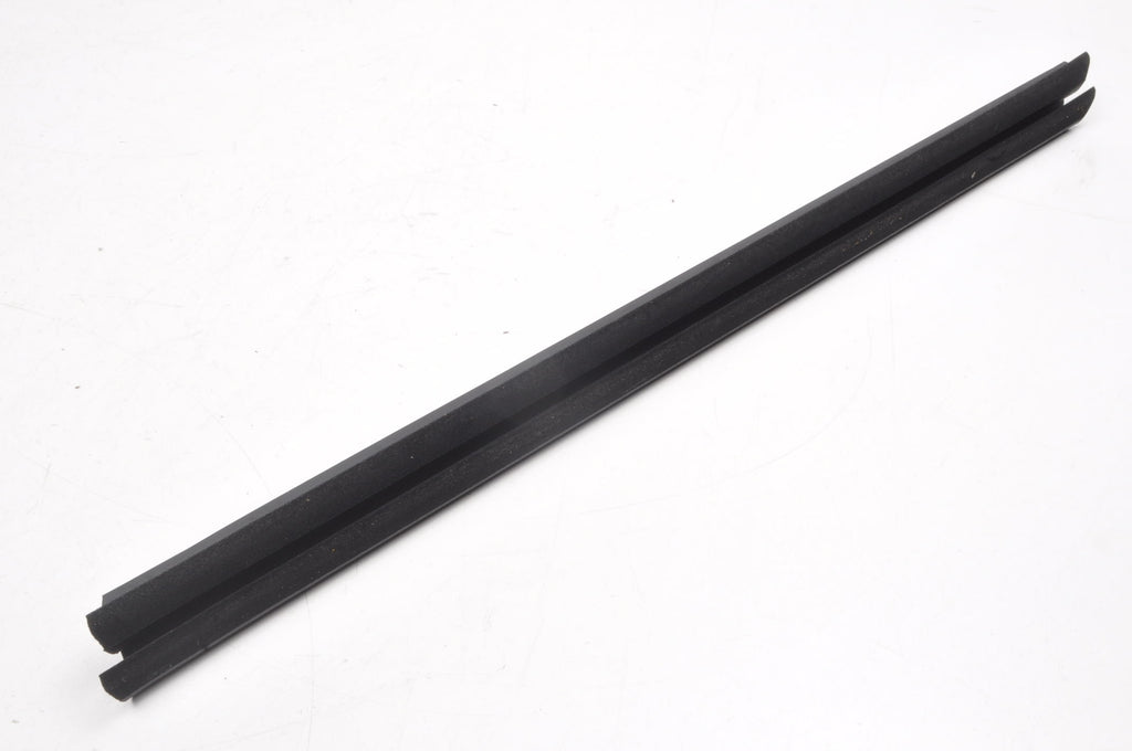 BMW U06 DOOR SEAL LEFT REAR 24R 8496345