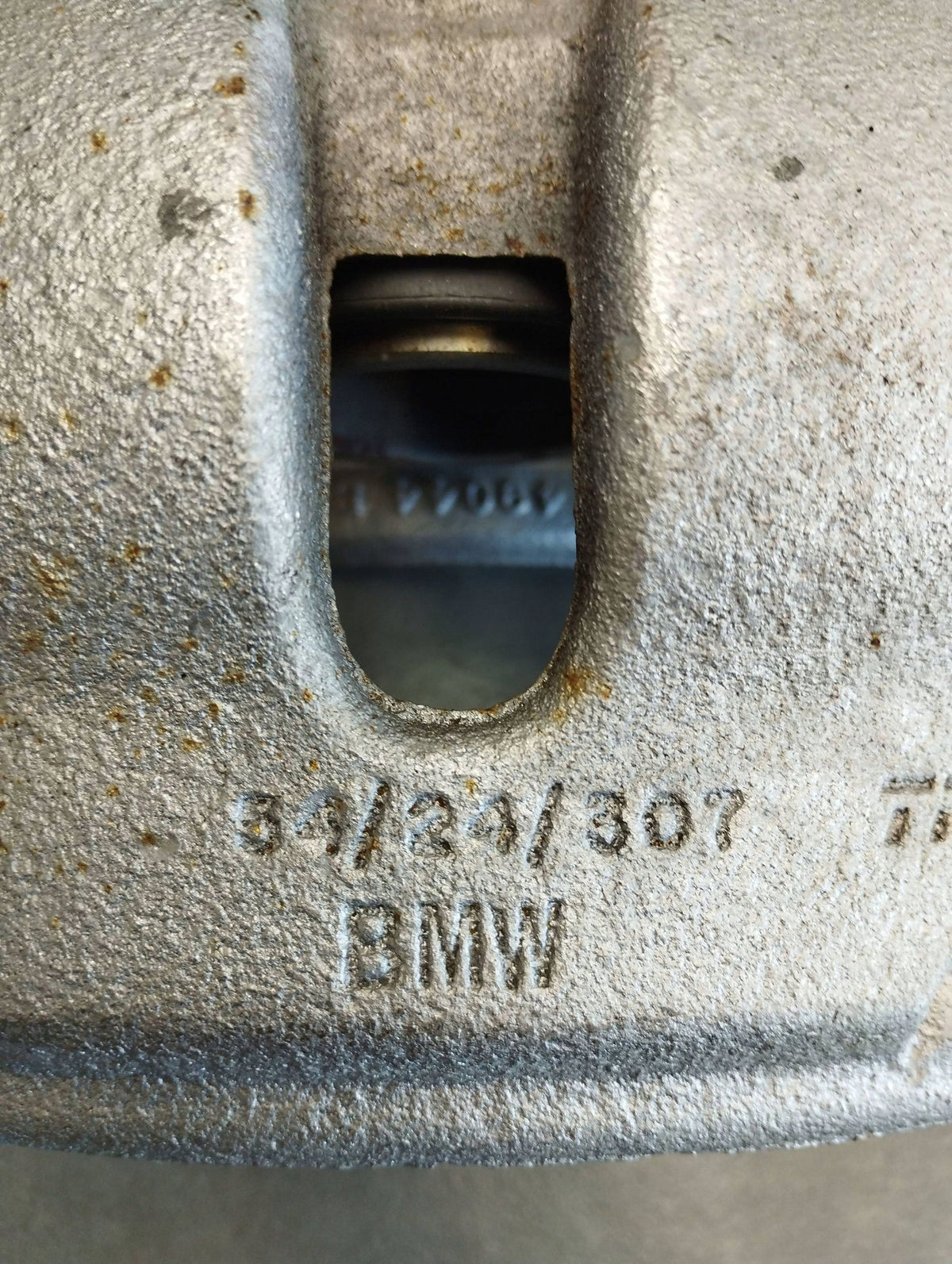 BMW X1 F48 CLAMP RIGHT FRONT 6860266