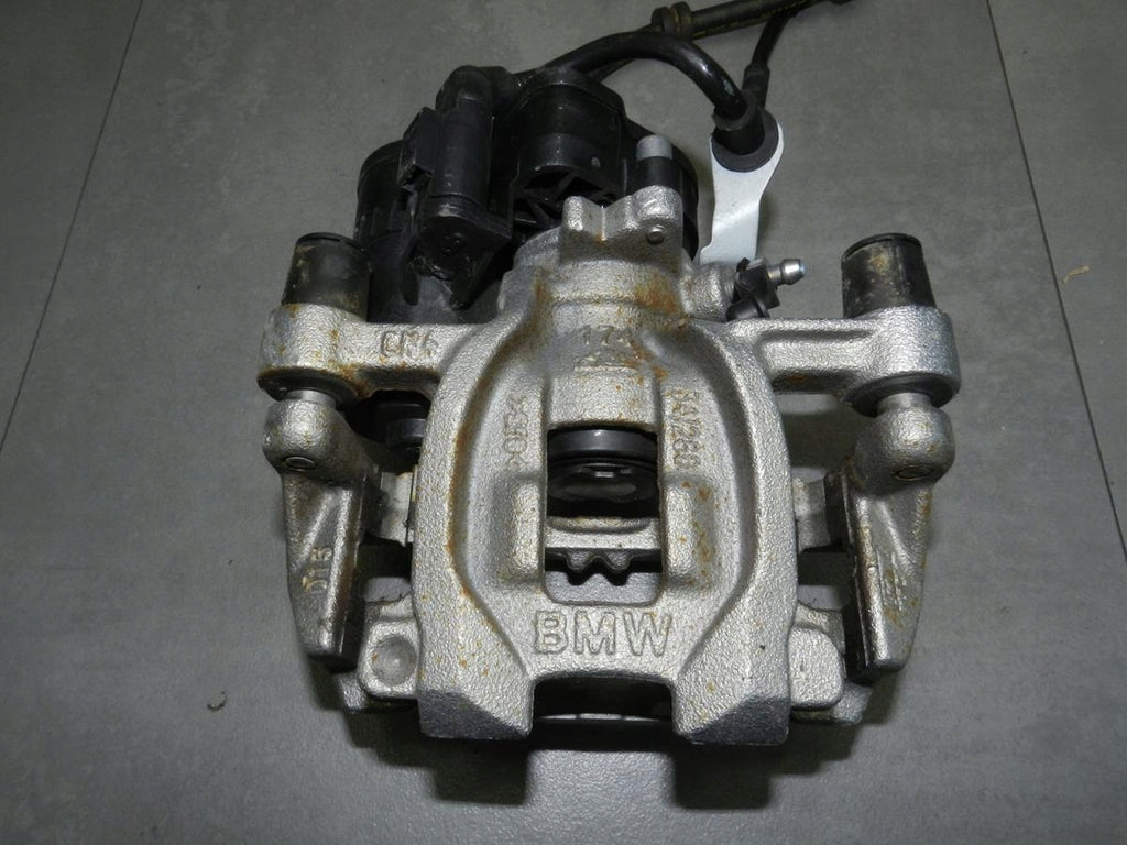 BMW X1 F48 CLAMP RIGHT REAR 6880380