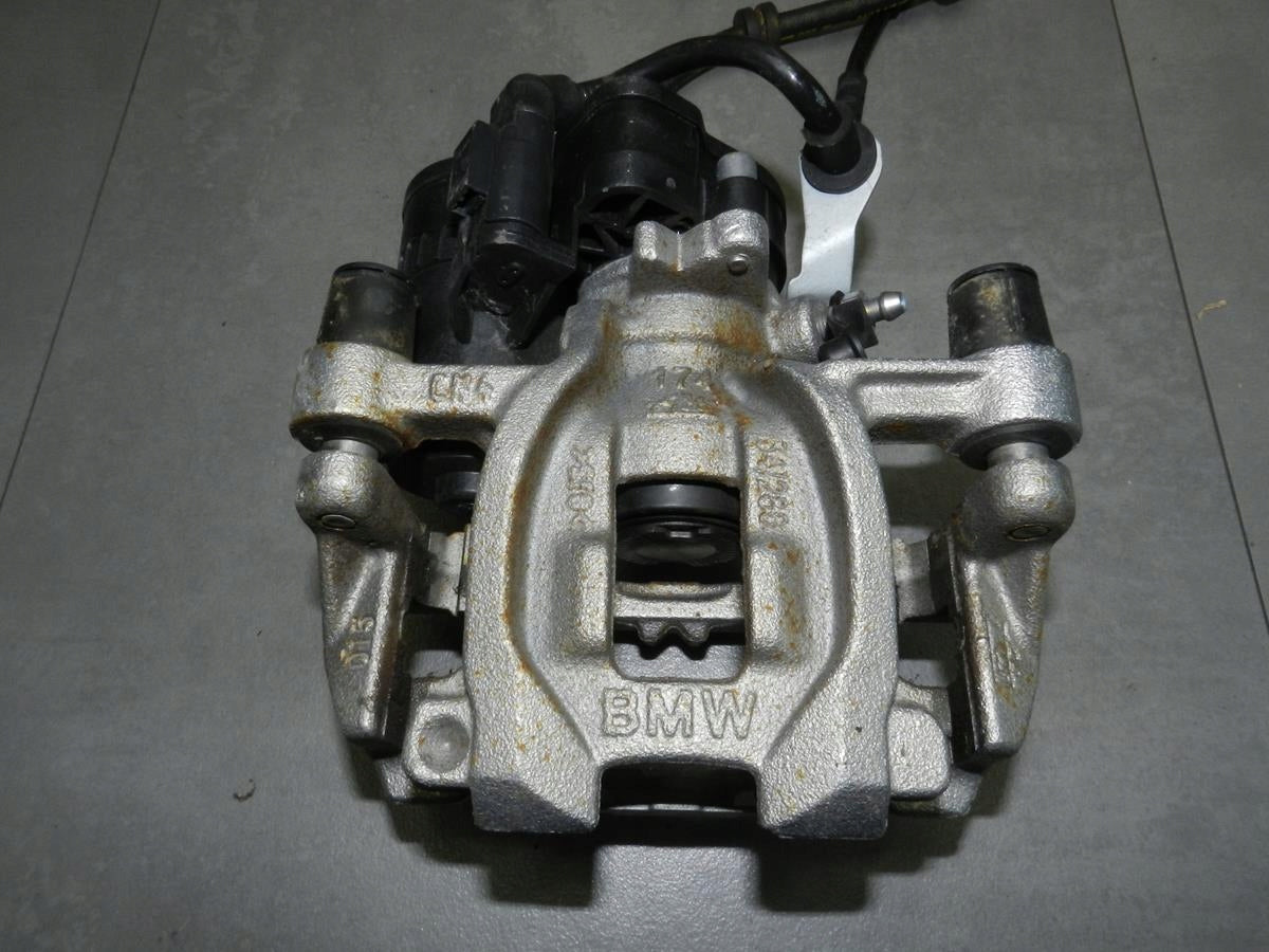 BMW X1 F48 CLAMP RIGHT REAR 6880380