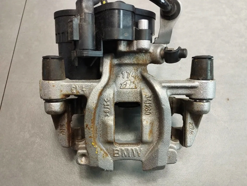 BMW X1 F48 CLAMP RIGHT REAR 6880380