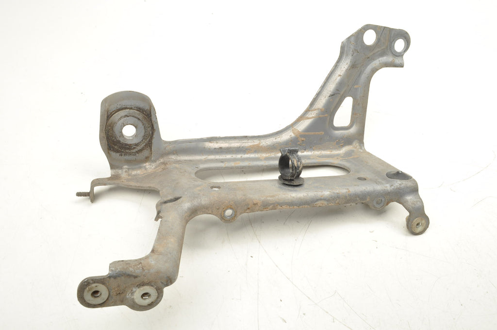 BMW X1 F48 CONVERTER MOUNT BRACKET 8609913