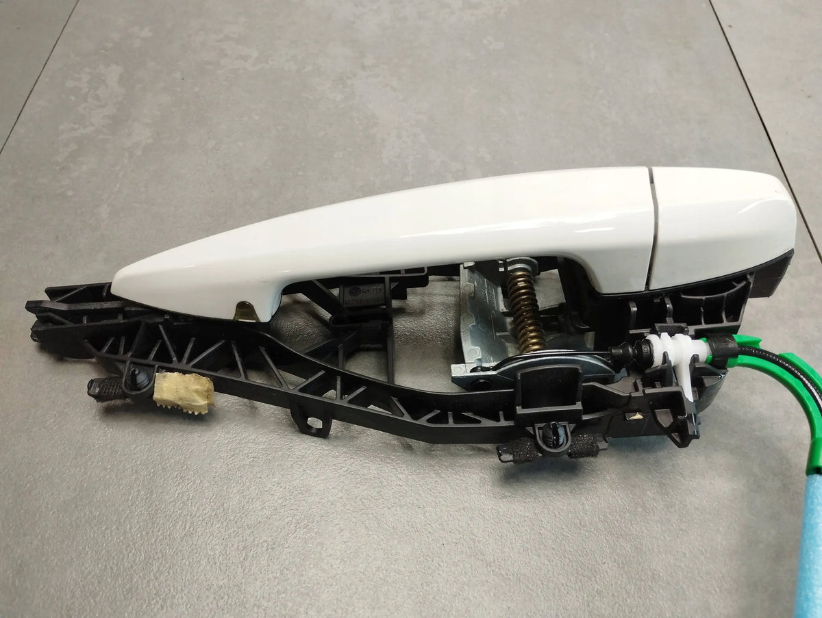 BMW X1 F48 HANDLE LEFT REAR A300 7401209