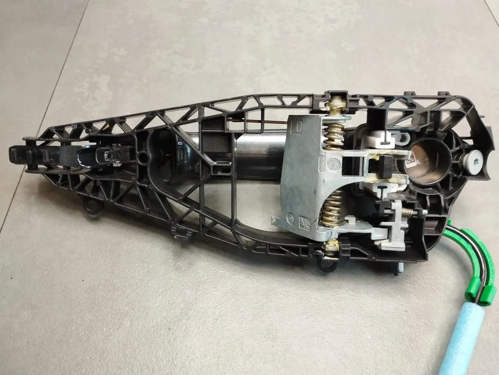 BMW X1 F48 HANDLE RIGHT REAR B39
