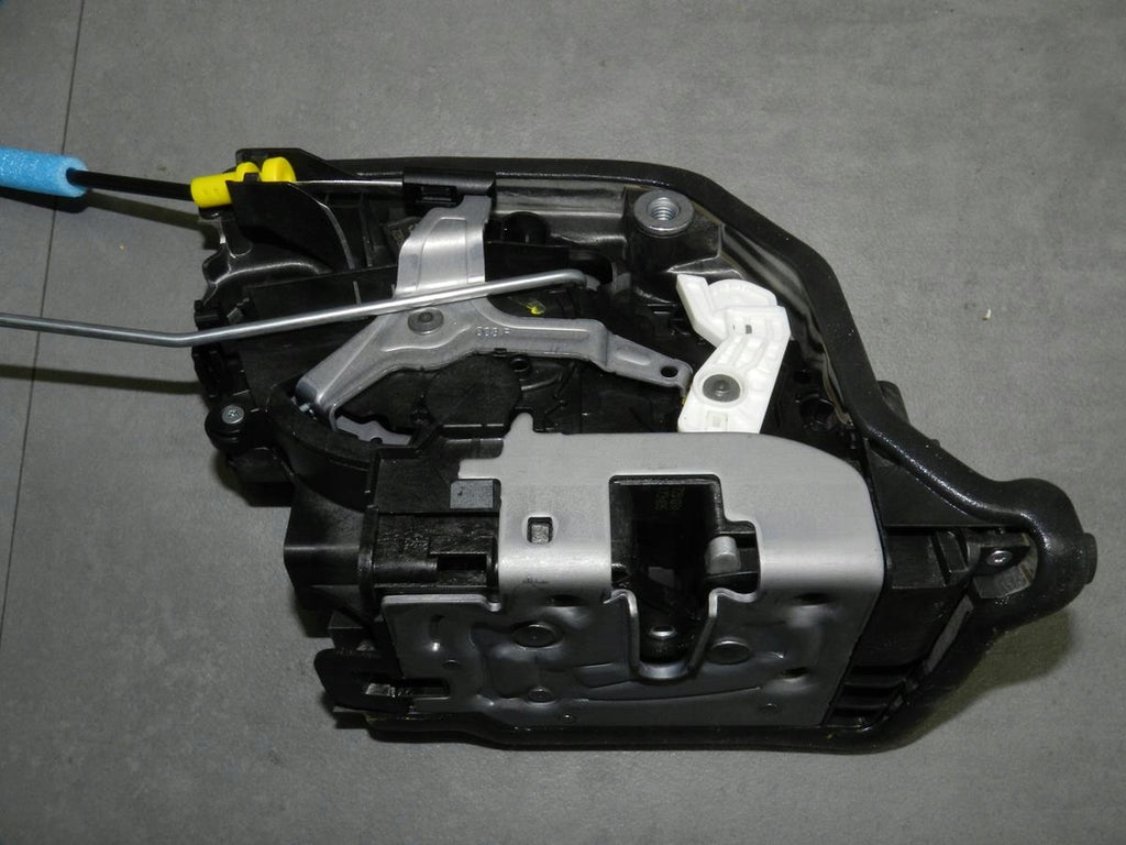 BMW X1 F48 LOCK RIGHT FRONT 7281934