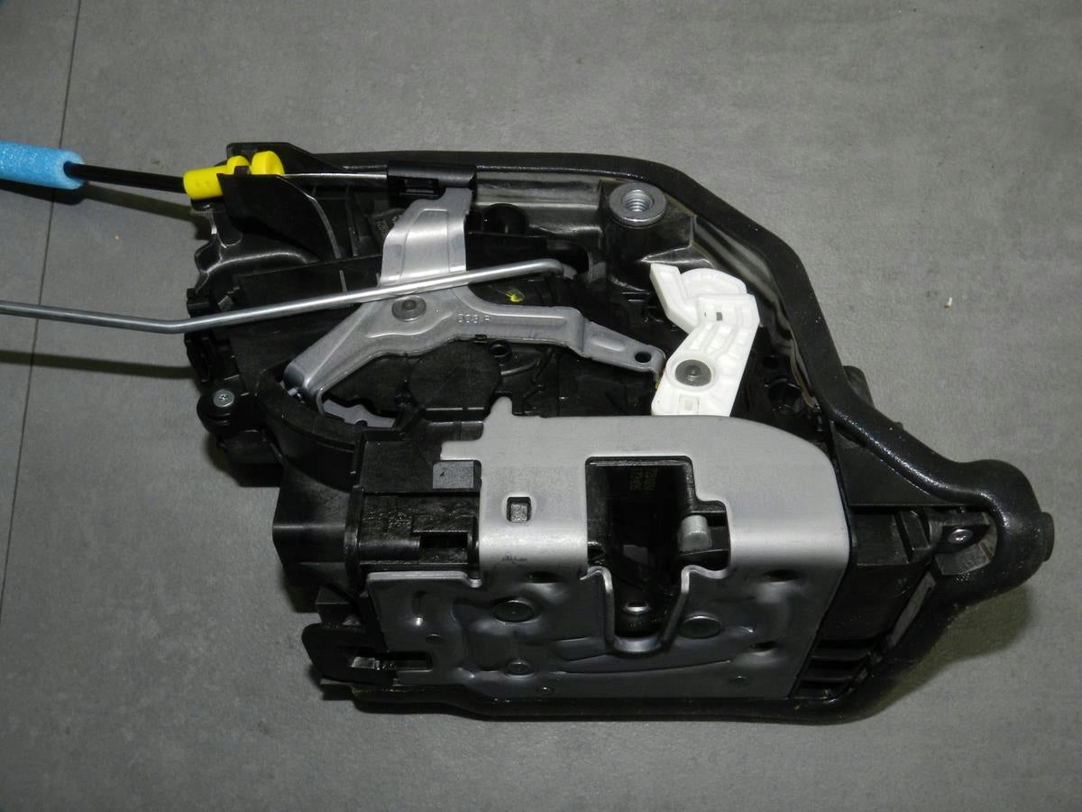 BMW X1 F48 LOCK RIGHT FRONT 7281934