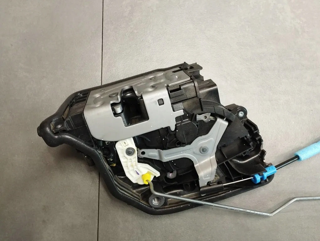 BMW X1 F48 LOCK RIGHT REAR 7281940