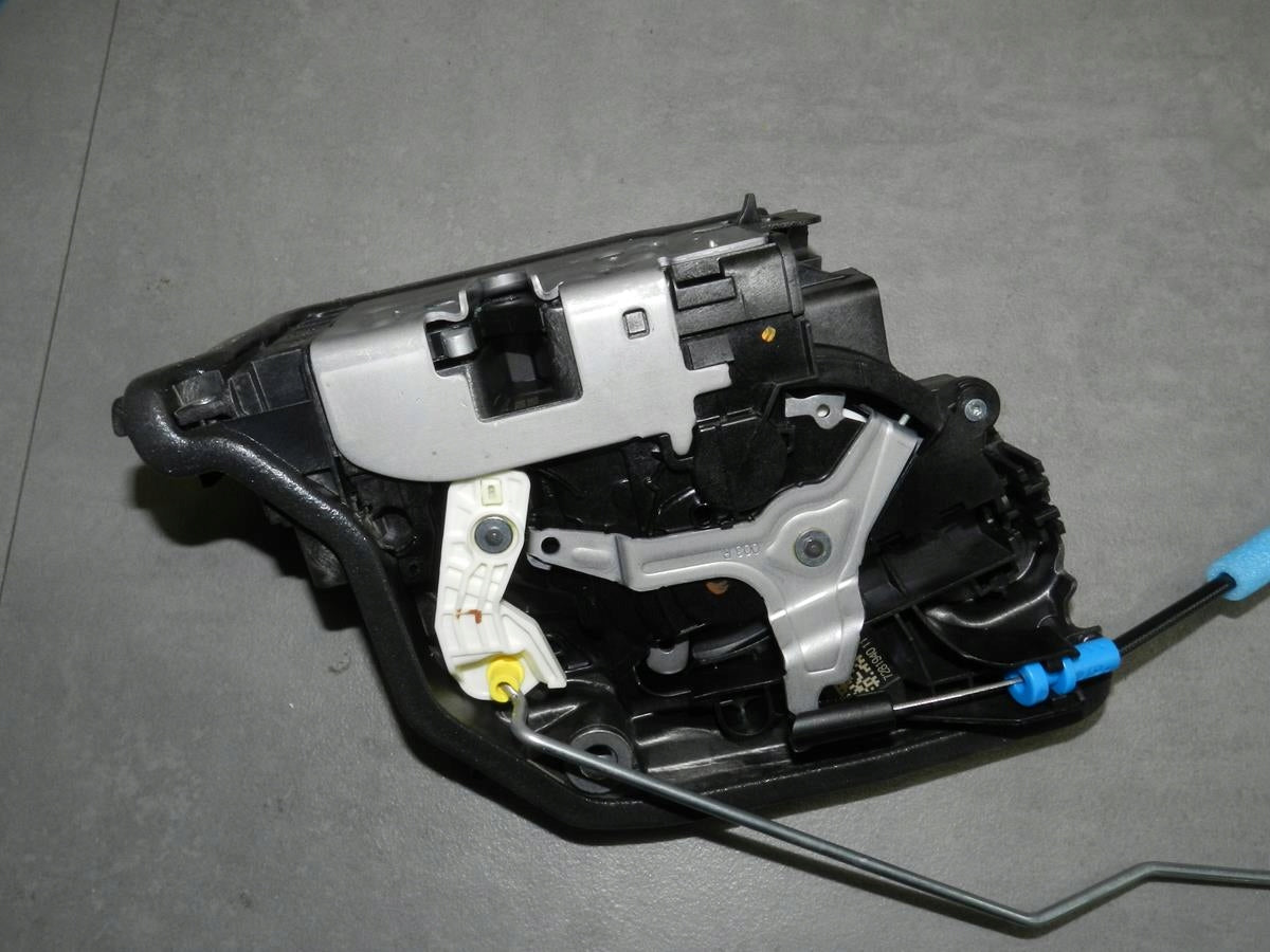 BMW X1 F48 LOCK RIGHT REAR 7281940