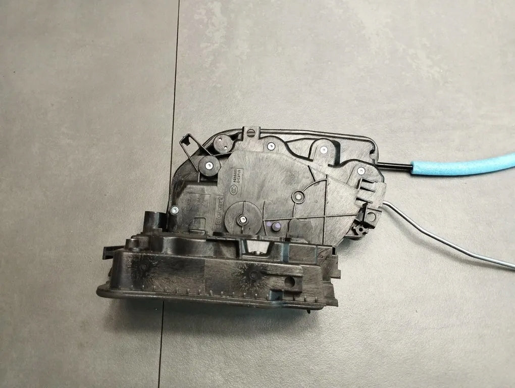 BMW X1 F48 LOCK RIGHT REAR 7281940