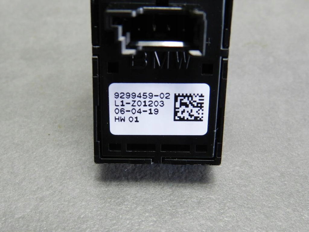 BMW X3 G01 TAILGATE BUTTON 9299459