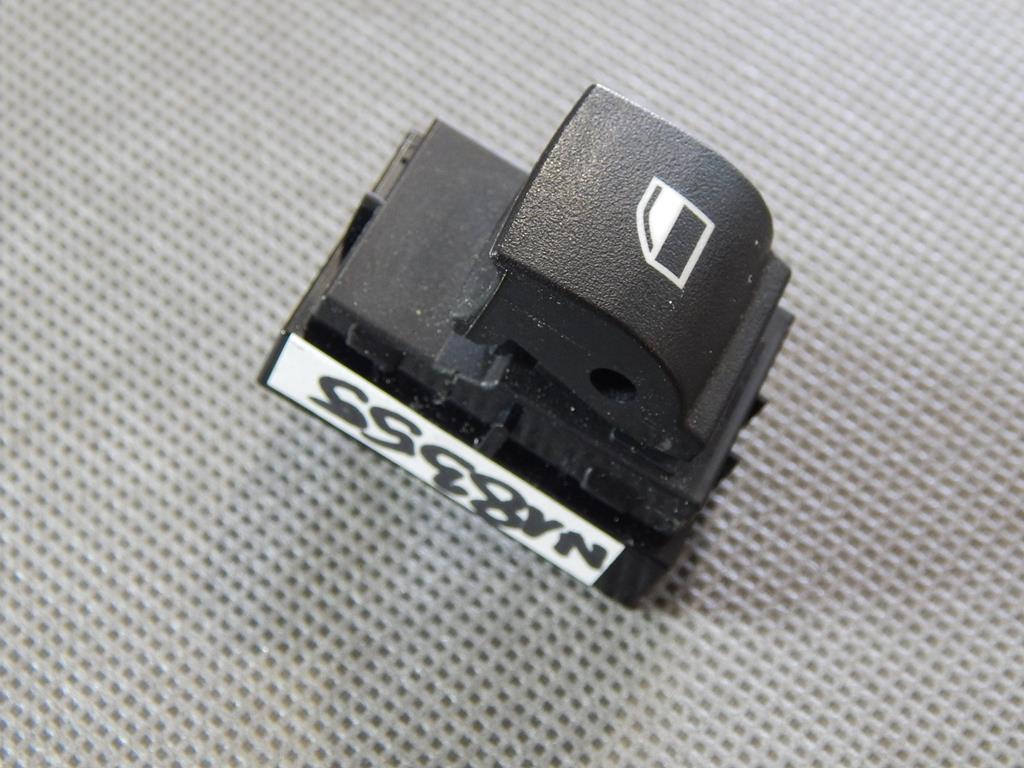 BMW X4 F26 WINDOW SWITCH RIGHT FRONT 9303595