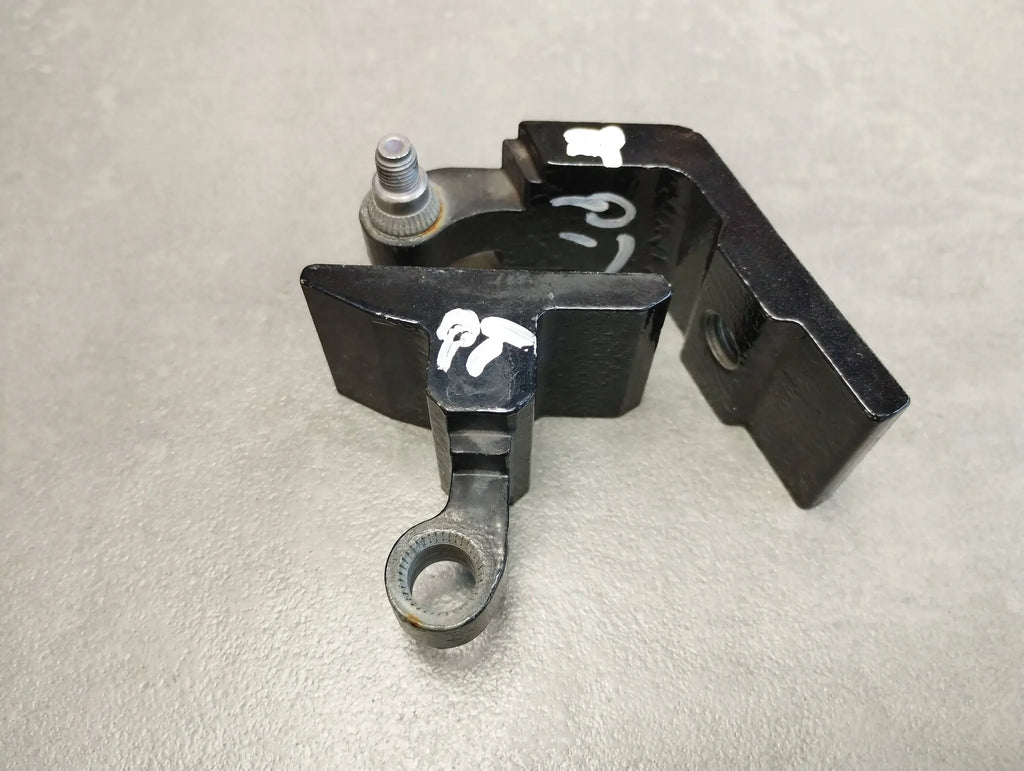 BMW X5 F15 DOOR HINGE RIGHT UPPER REAR LOWER BODY 7325054