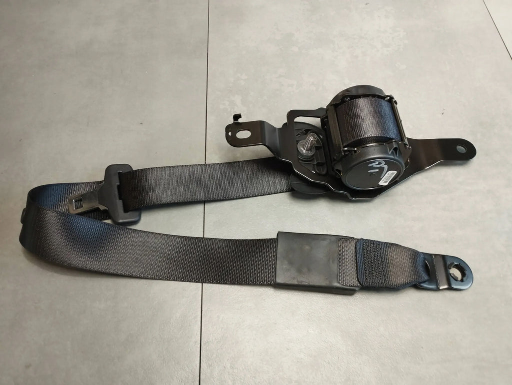 BMW X5 F15 SEAT BELT RIGHT REAR 7318370