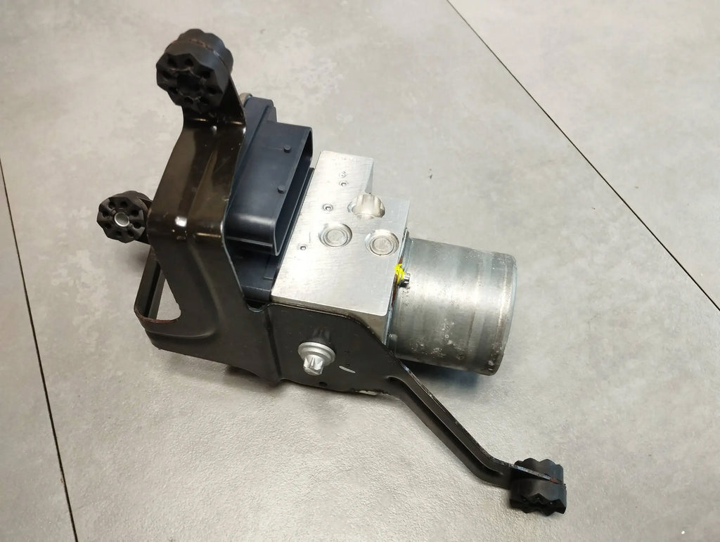BMW X5 F15 pump driver abs 6856846
