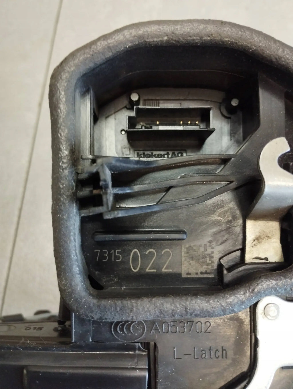 BMW X6 E71 LOCK RIGHT FRONT 7315022