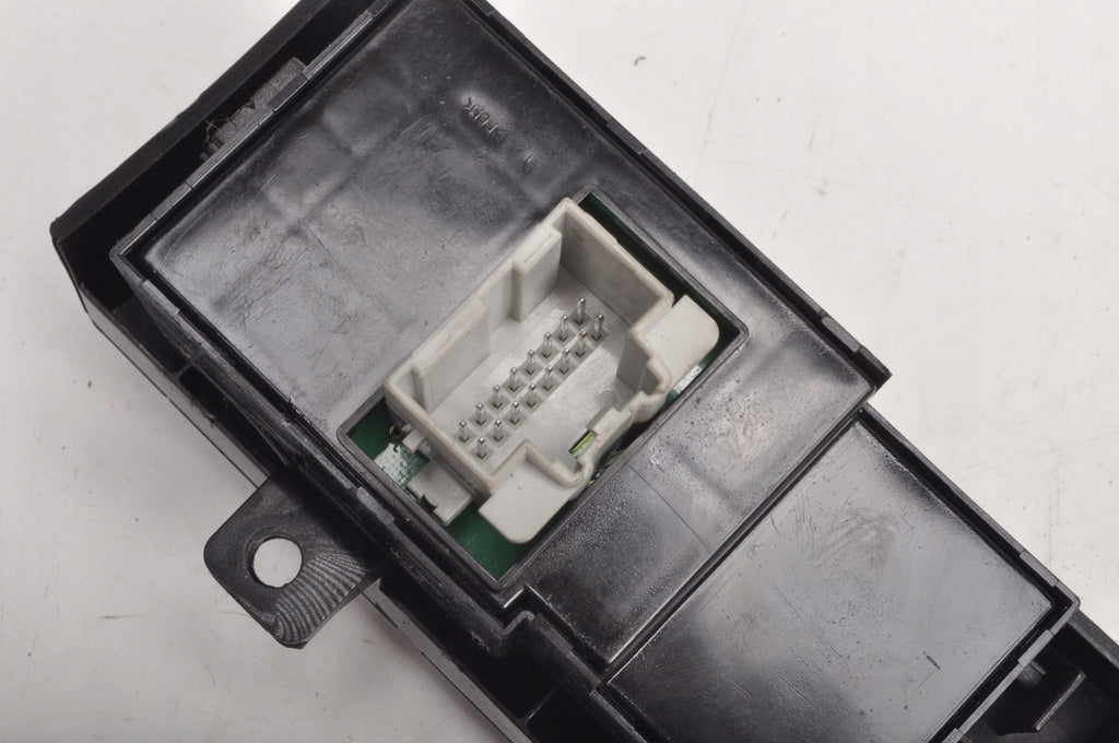 CHEVROLET CAPTIVA AND LIGHT SWITCH