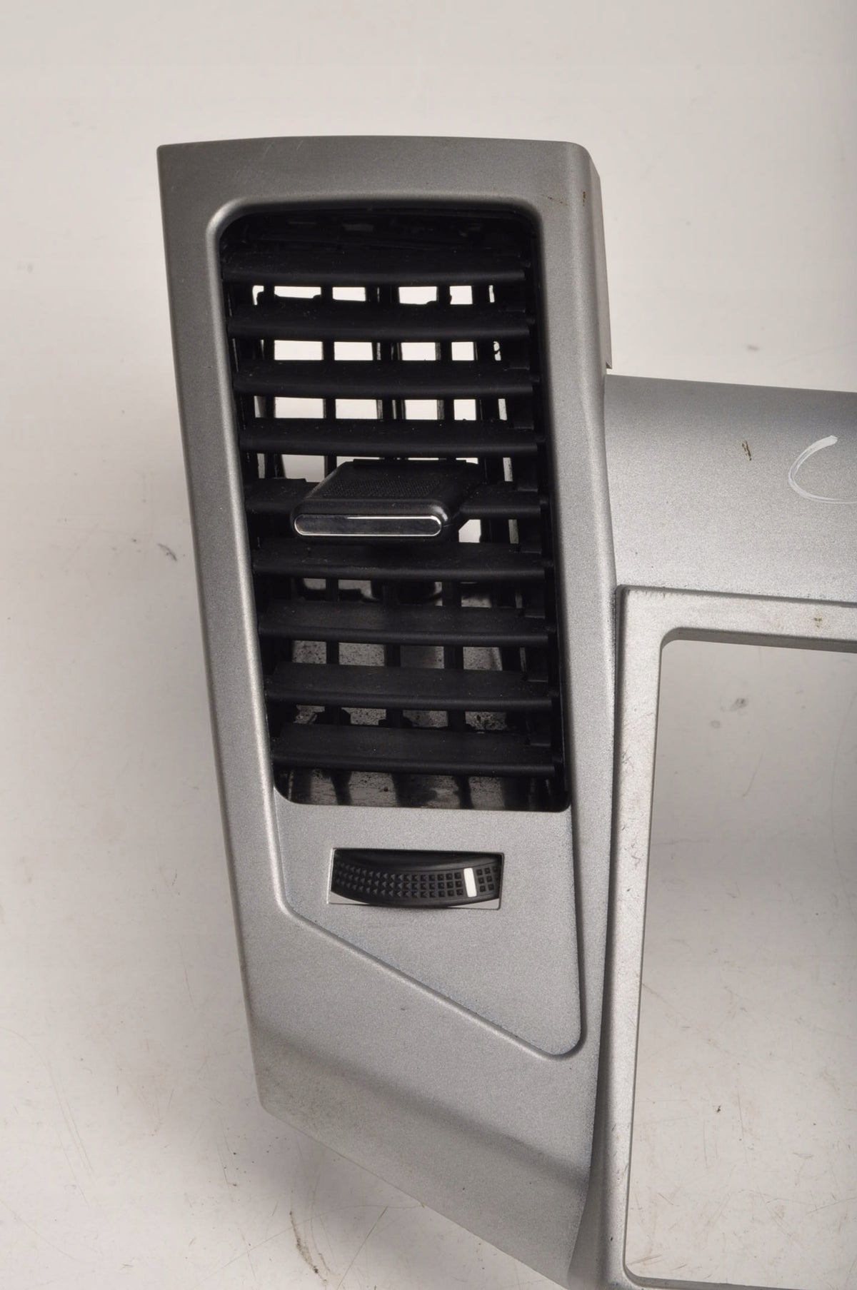CHEVROLET CRUZE AND GRILLE RADIO FRAME