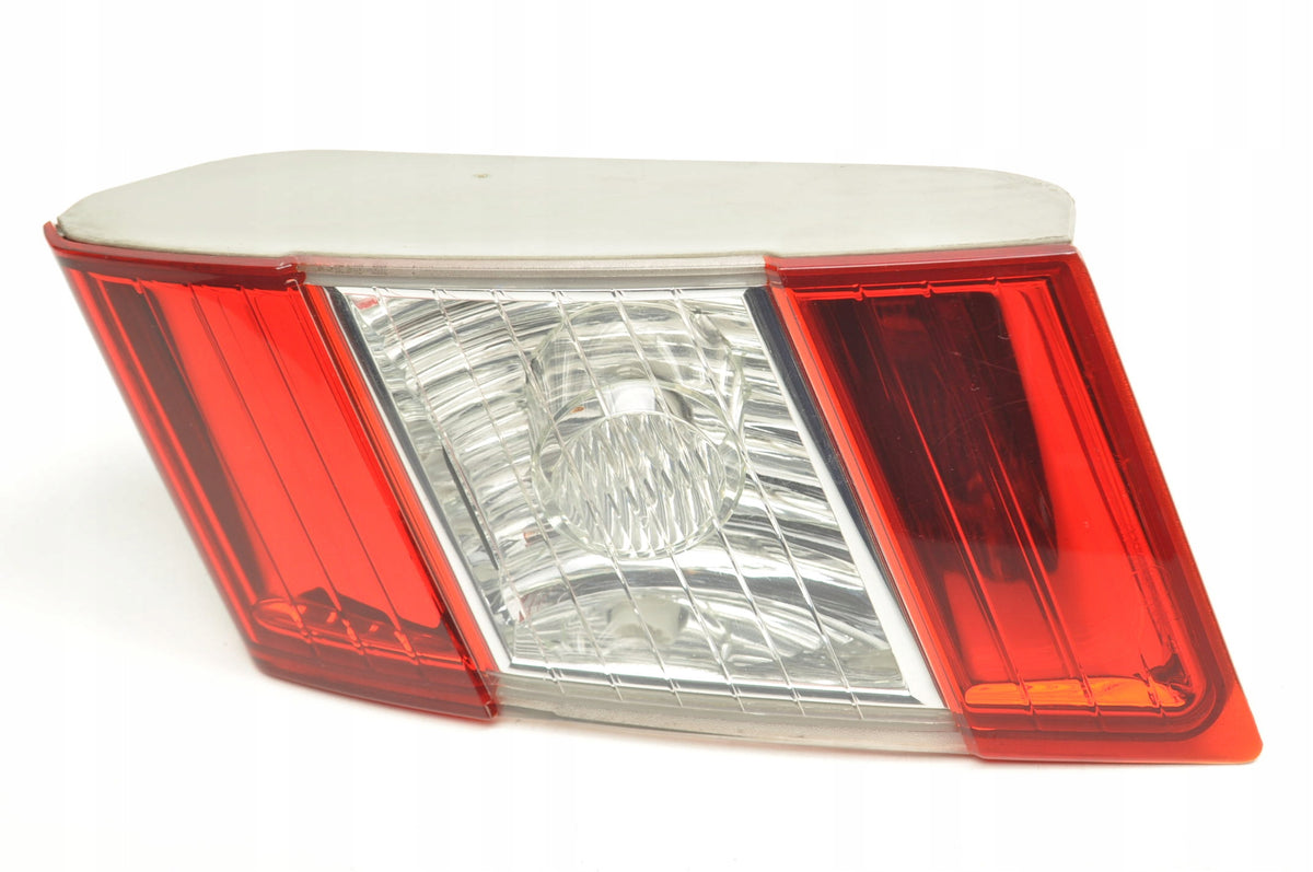 CHEVROLET EPIC II LIFT LAMP RIGHT REAR IN SEDAN FLAP