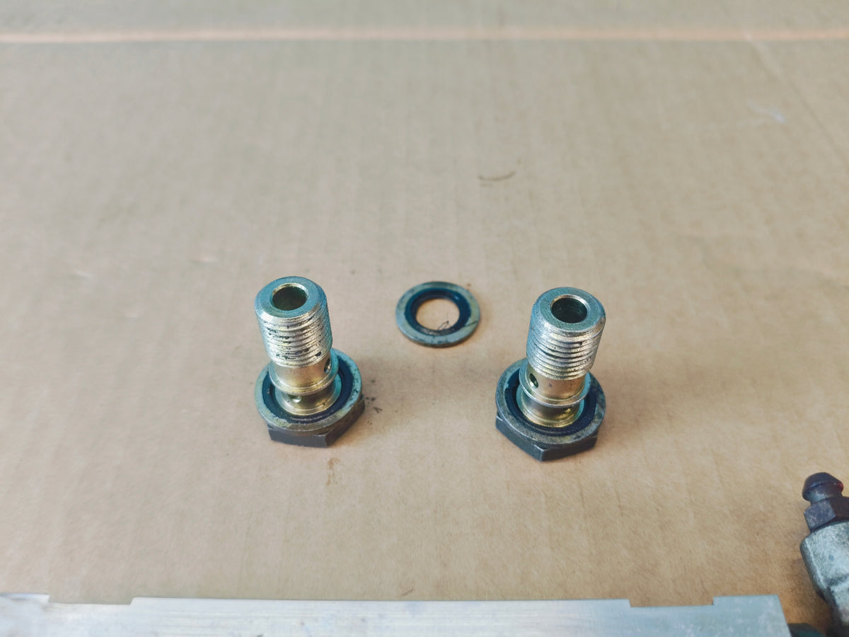 CLAAS AXION 810-850 C-MATIC A31 BRAKE PUMP CONNECTOR PLATE 0010329131