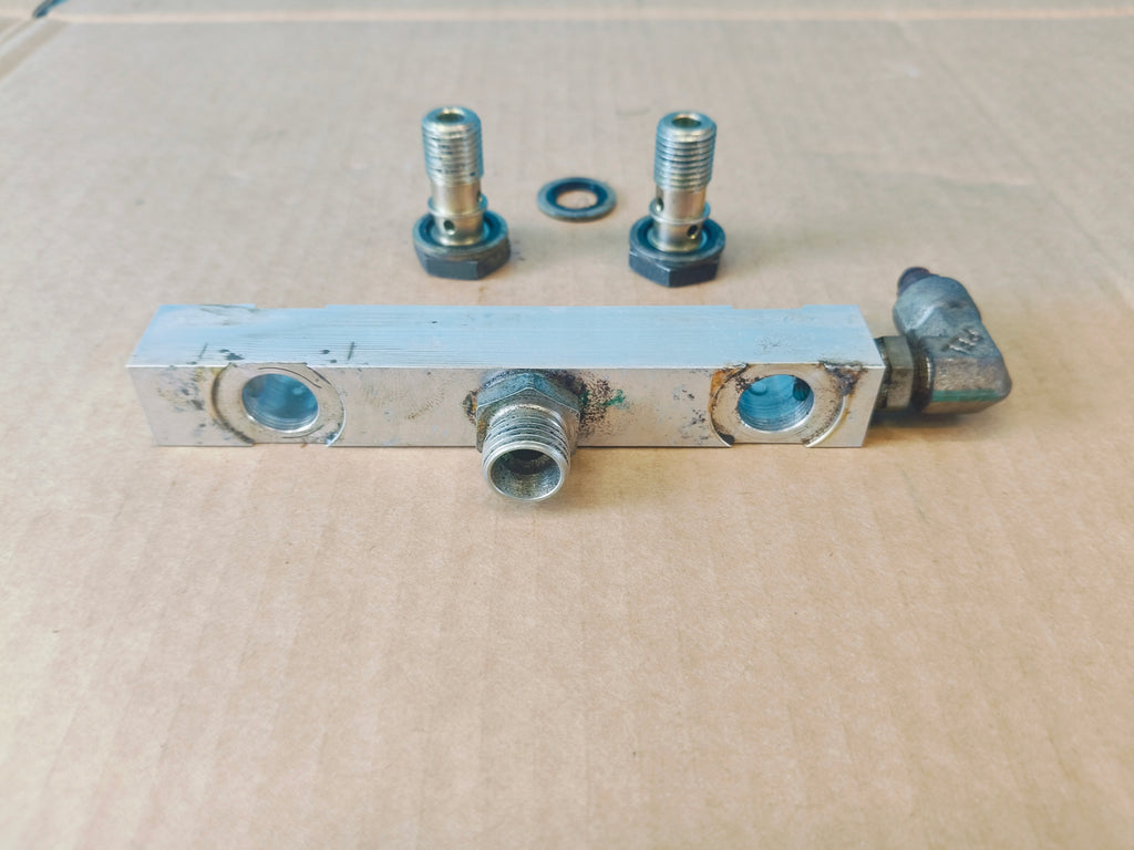 CLAAS AXION 810-850 C-MATIC A31 BRAKE PUMP CONNECTOR PLATE 0010329131