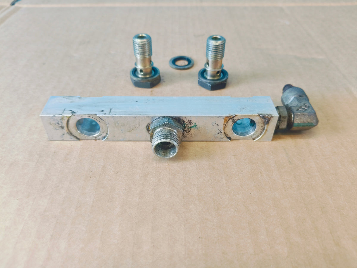 CLAAS AXION 810-850 C-MATIC A31 BRAKE PUMP CONNECTOR PLATE 0010329131