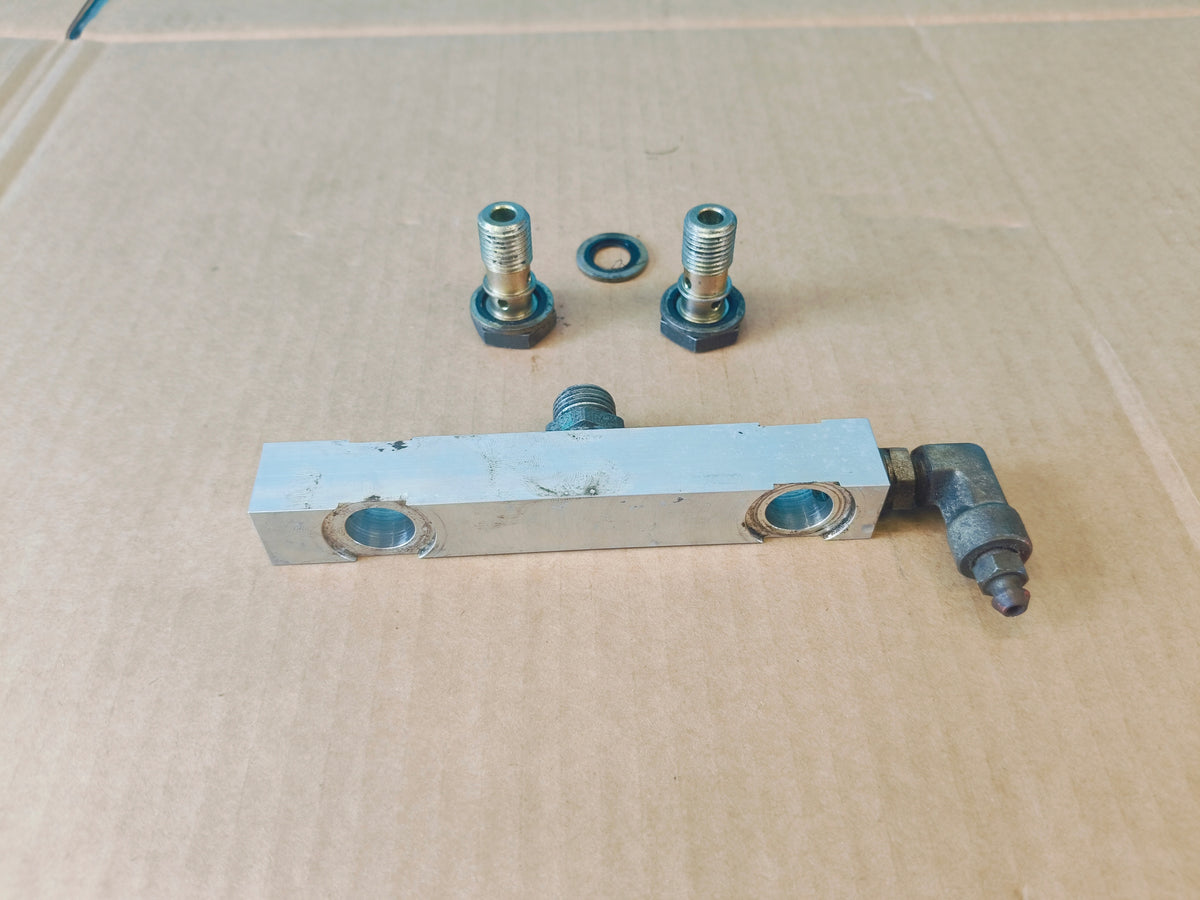 CLAAS AXION 810-850 C-MATIC A31 BRAKE PUMP CONNECTOR PLATE 0010329131