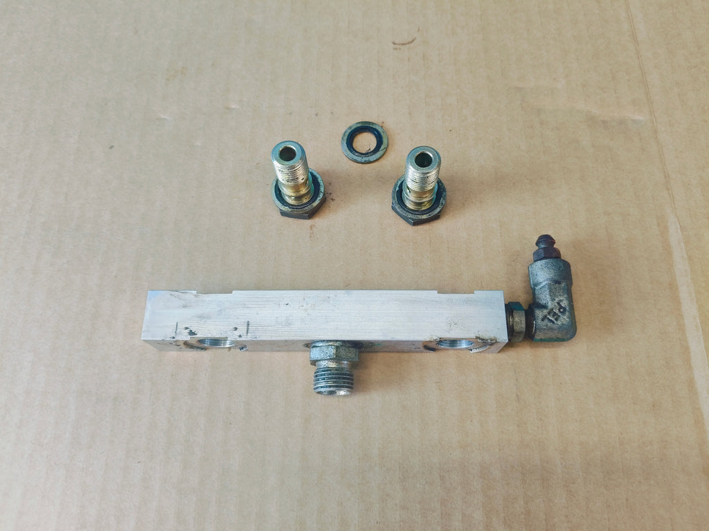 CLAAS AXION 810-850 C-MATIC A31 BRAKE PUMP CONNECTOR PLATE 0010329131