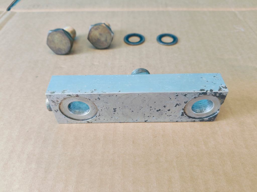 CLAAS AXION 810-850 C-MATIC A31 BRAKE PUMP CONNECTOR PLATE 0011216800