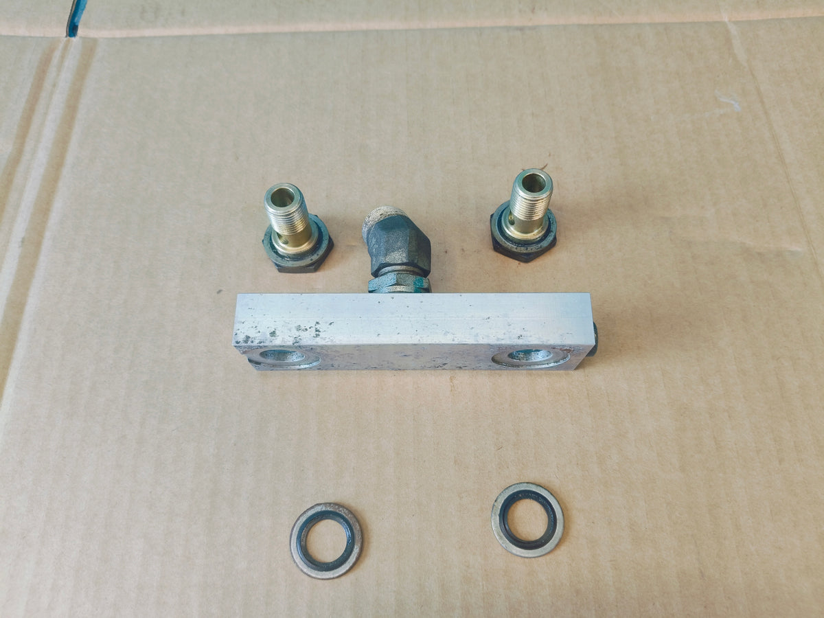 CLAAS AXION 810-850 C-MATIC A31 BRAKE PUMP CONNECTOR PLATE 0011216800