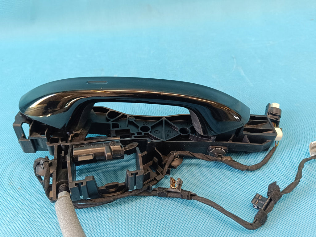 CUPRA FORMENTOR 1.5TSI 110KW 2023R DOOR HANDLE RIGHT FRONT KESSY 5FB837206