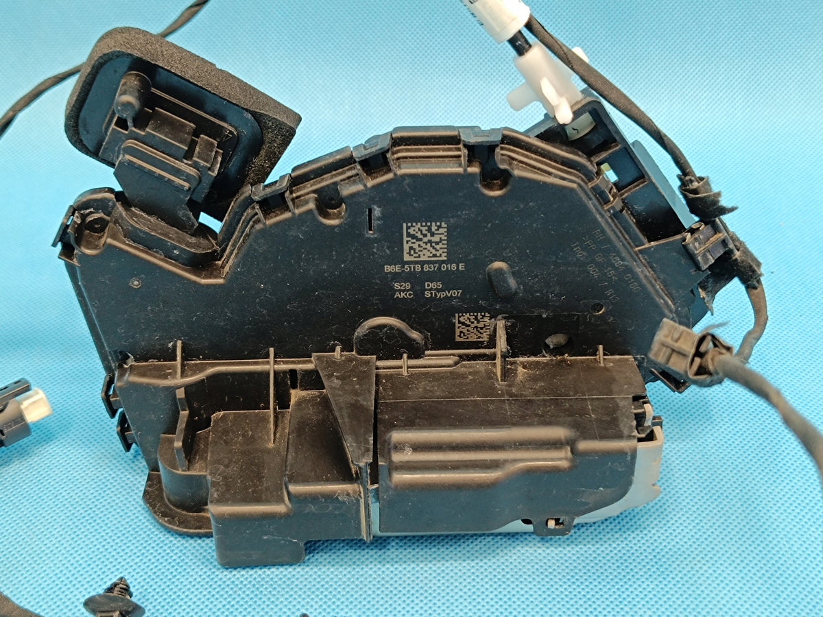 CUPRA FORMENTOR 2.0 TDI 110KW 2024 R DOOR LOCK RIGHT FRONT 5TB837016E