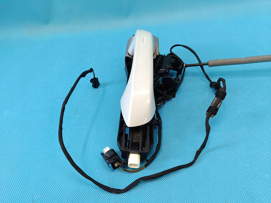 CUPRA FORMENTOR 2024 R DOOR HANDLE LEFT FRONT KESSY 5FB837205 5H1837885E
