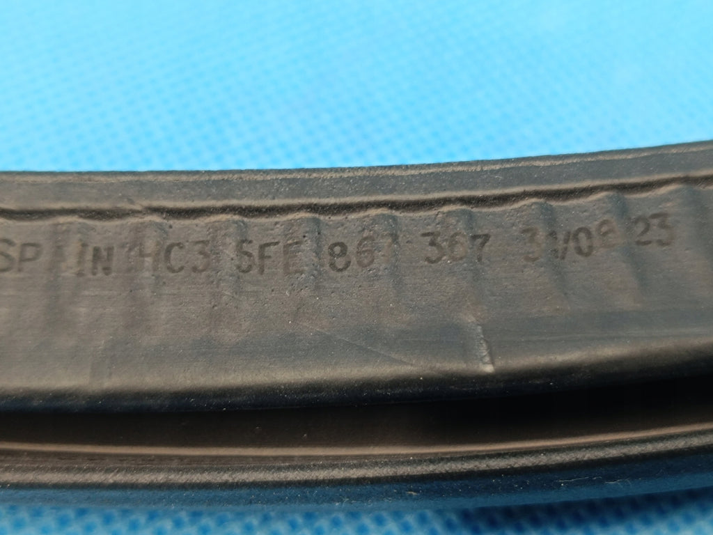 CUPRA LEON AVANT 2.0 TFSI 140KW 2024 R DOOR SEAL LEFT REAR 5FE867367