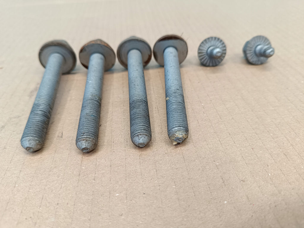 CUPRA LEON AVANT 2.0 TFSI 140KW 2024 R SLED BOLTS REAR