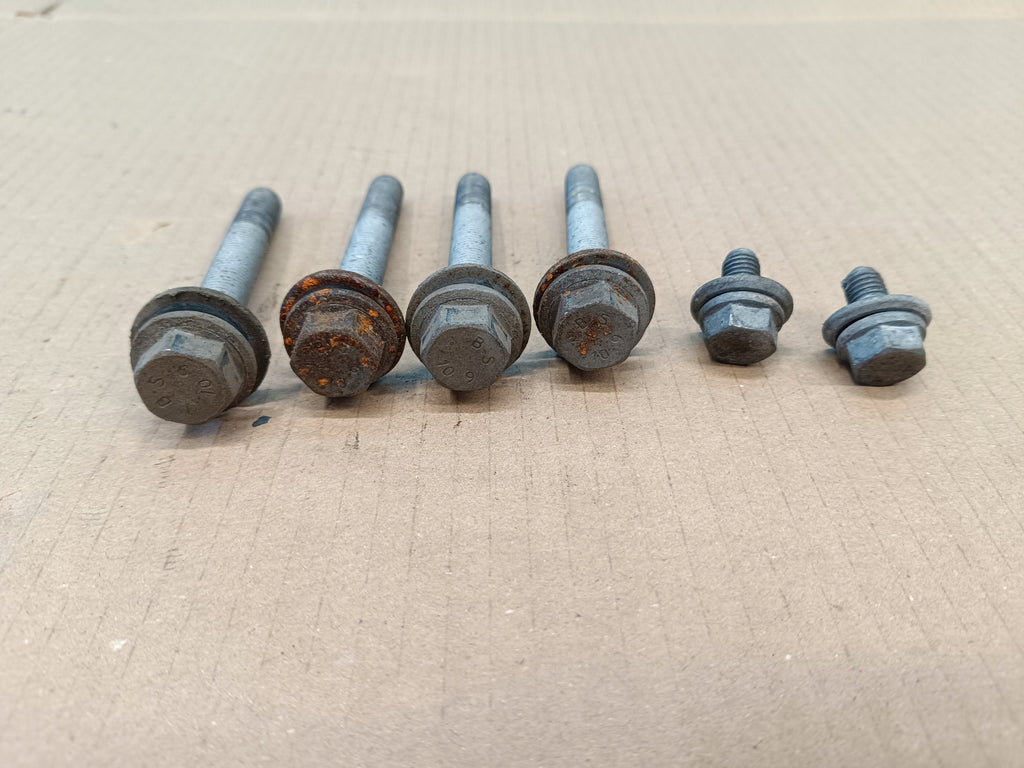CUPRA LEON AVANT 2.0 TFSI 140KW 2024 R SLED BOLTS REAR